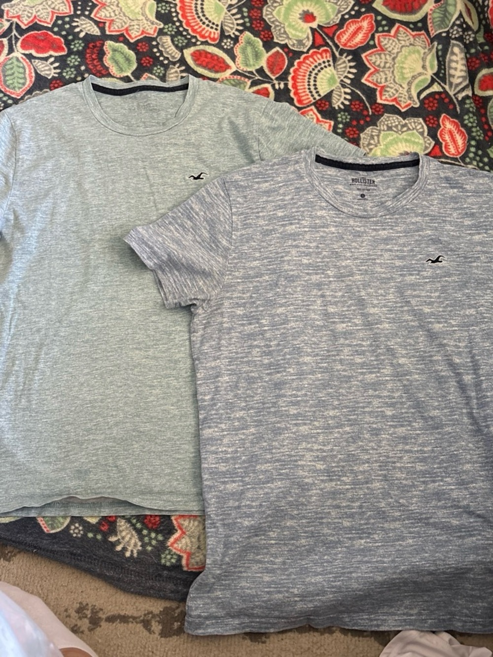 Hollister Heathered Light Blue & Light Green Short Sleeve Tees
